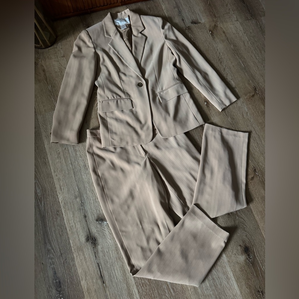 Jones New York Pinstripe Beige Suit Set size 2P